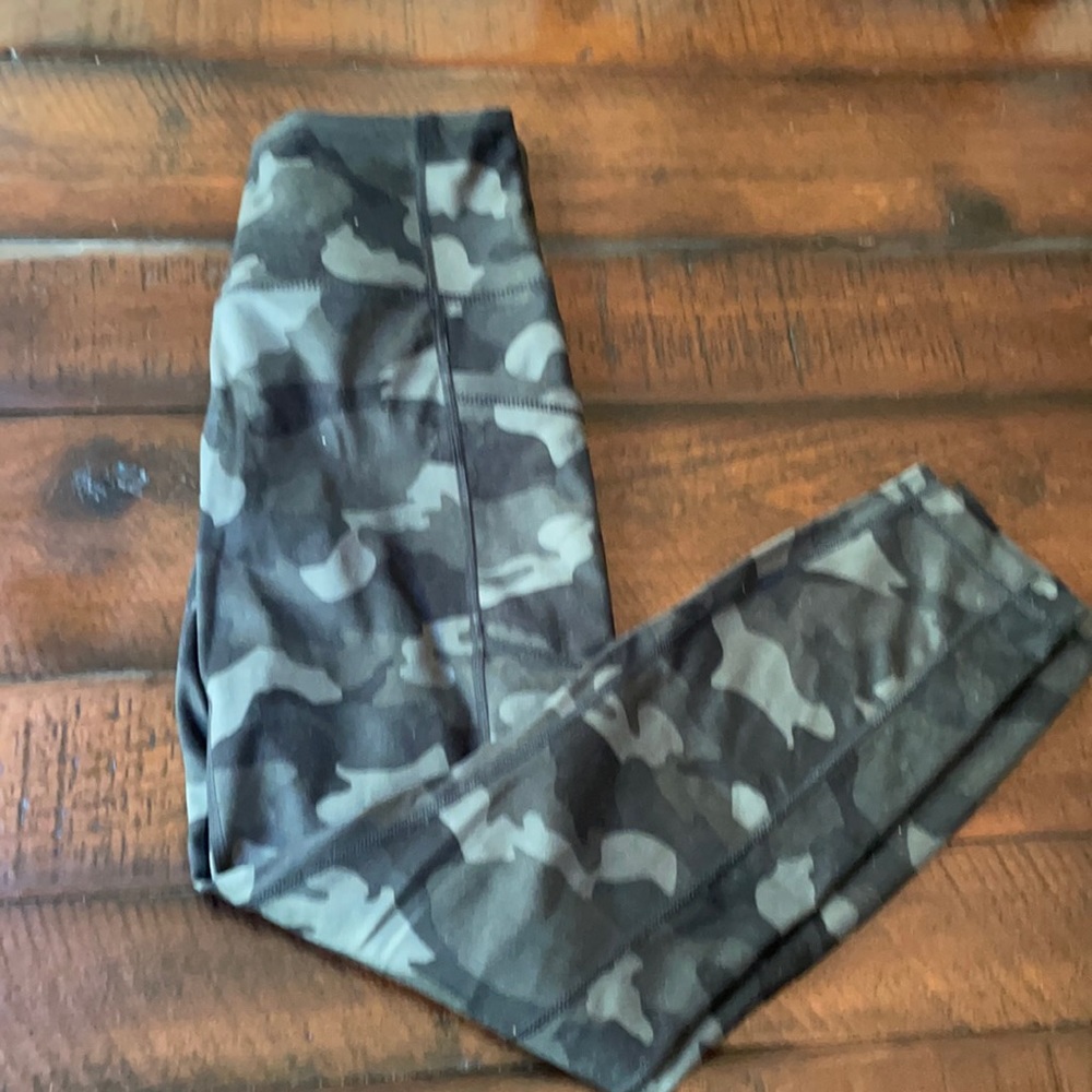 Yogalicious camo print leggings